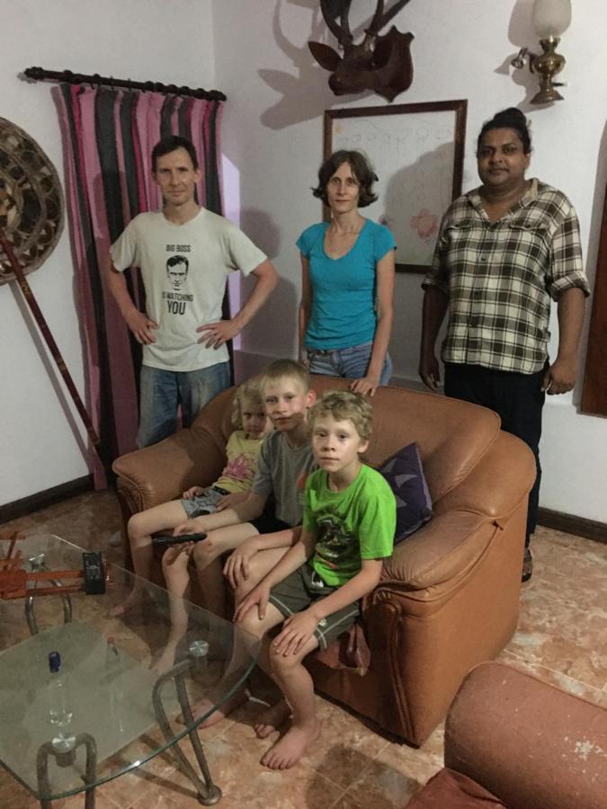 Villa25 Homestay Free Pick Up From The Centre Канди Экстерьер фото